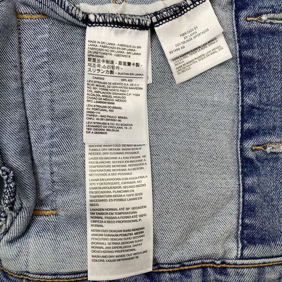 Levi's Premium Wmns M Denim Original Trucker Jacket Big E Tag w Netflix Patches - Picture 10 of 11